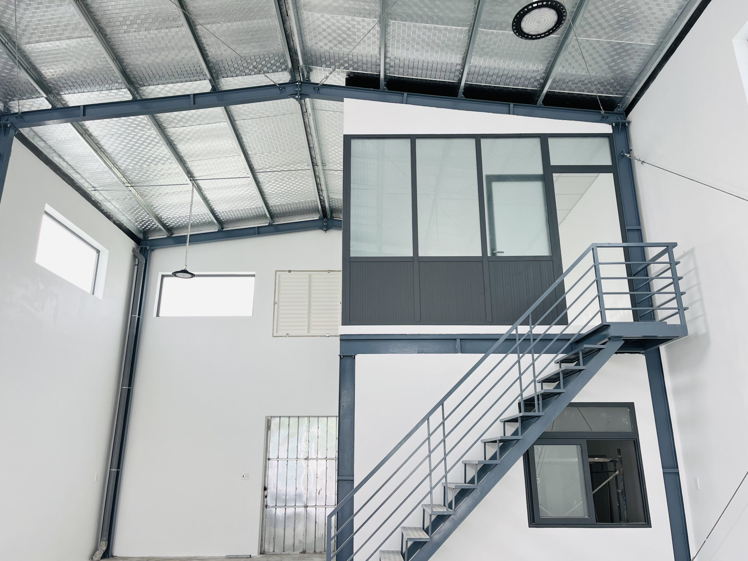 Nhà xưởng kết hợp nhà văn phòng